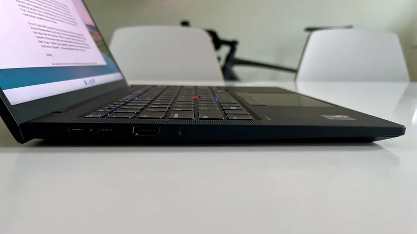 ThinkPad T14s left